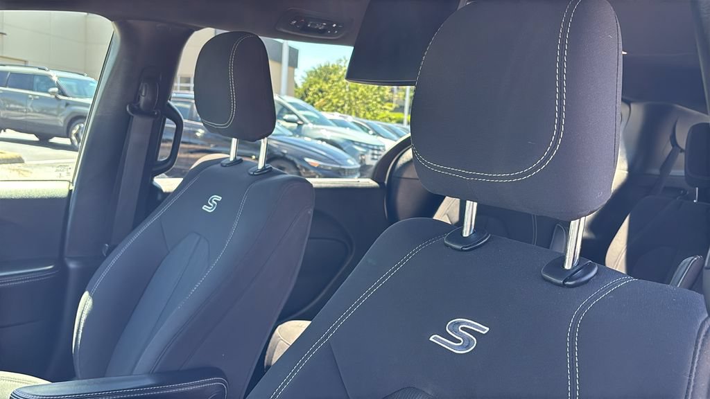 Used 2018 Chrysler Pacifica Touring Plus FWD image 24