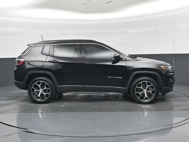 Used 2024 Jeep Compass Limited AWD/4WD image 2