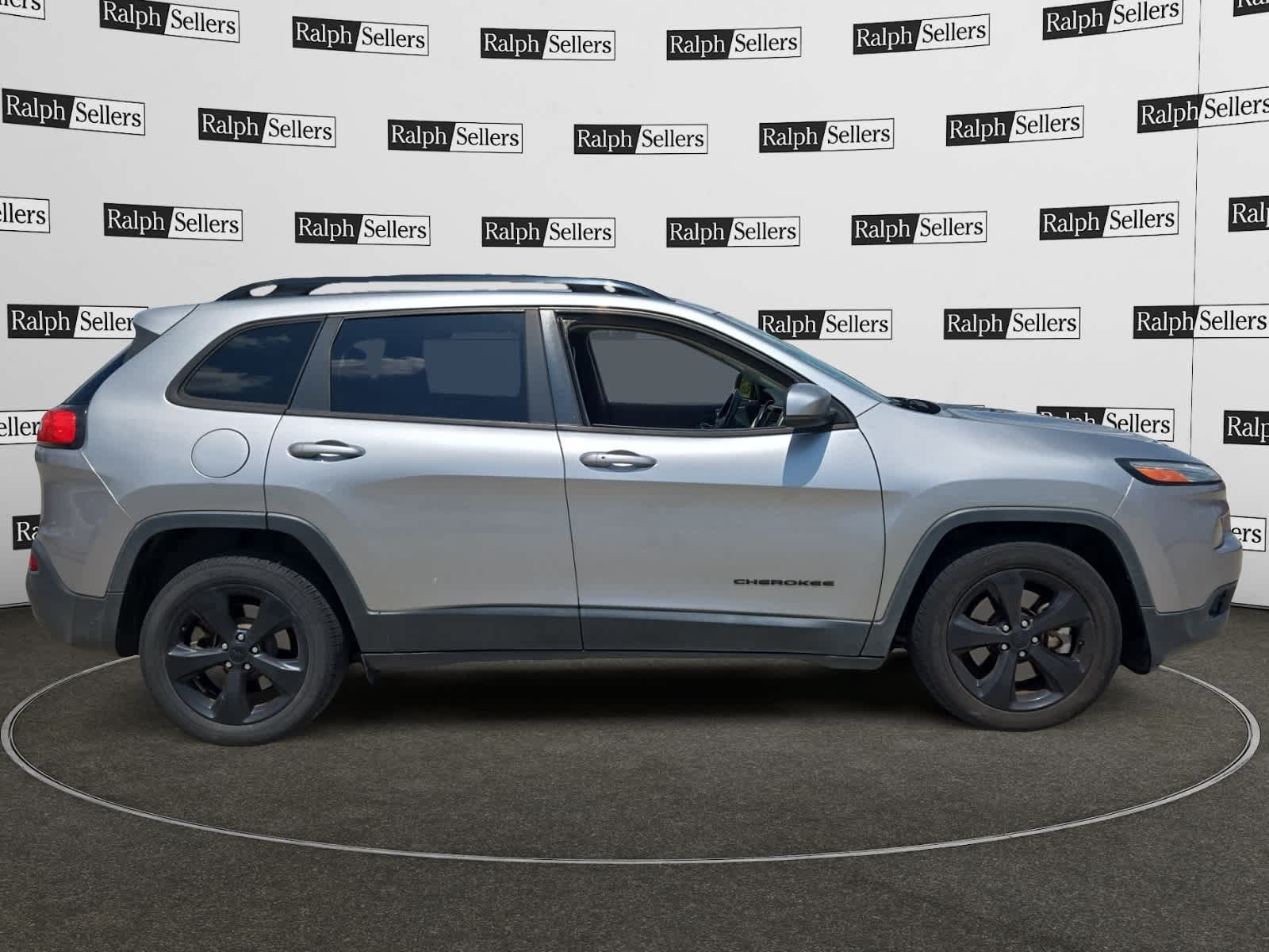 Used 2017 Jeep Cherokee High Altitude FWD image 7