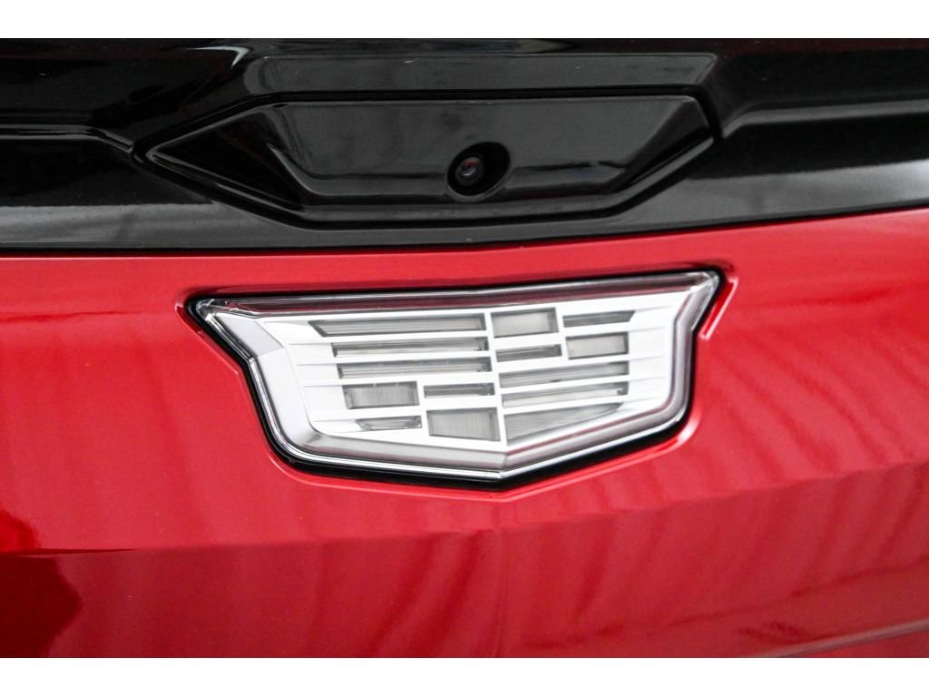 New 2026 Cadillac Optiq Luxury 2 image 34