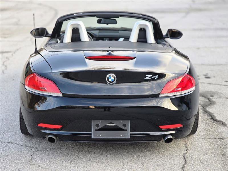 Used 2011 BMW Z4 sDrive35i image 10