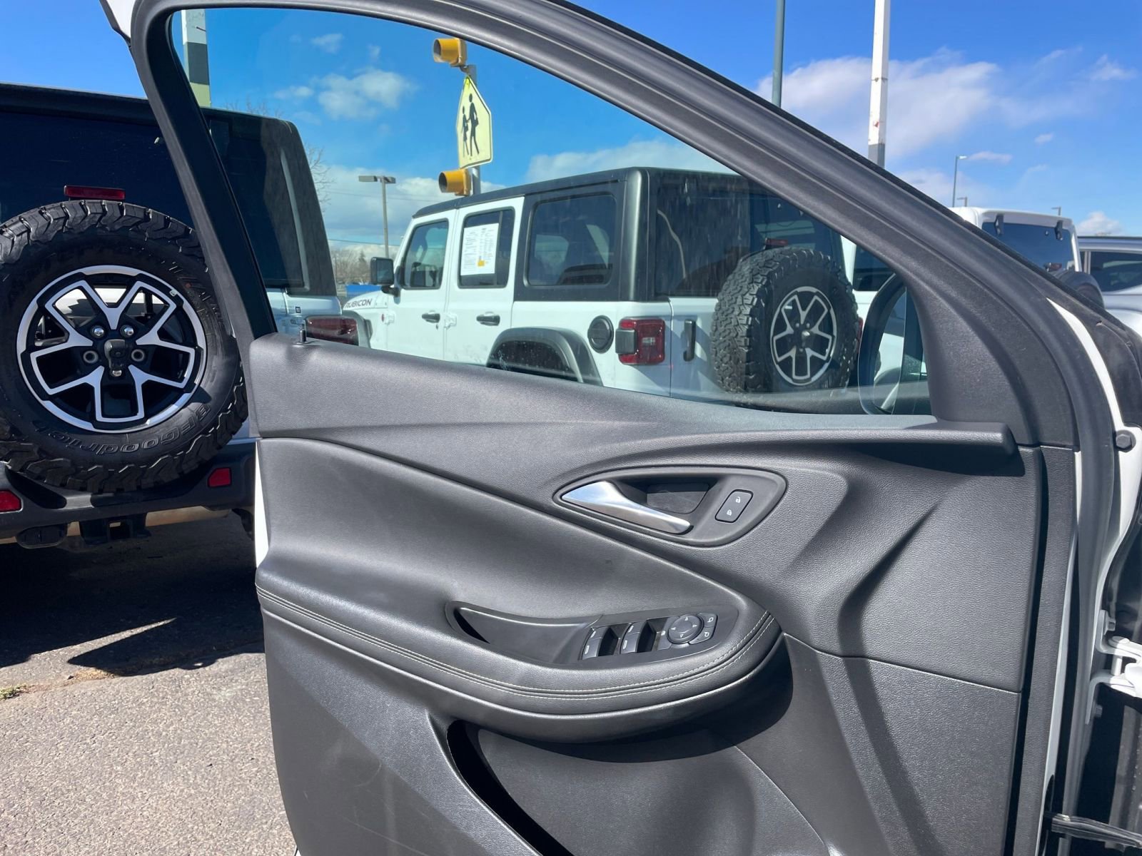 Used 2025 Buick Encore GX Preferred image 18