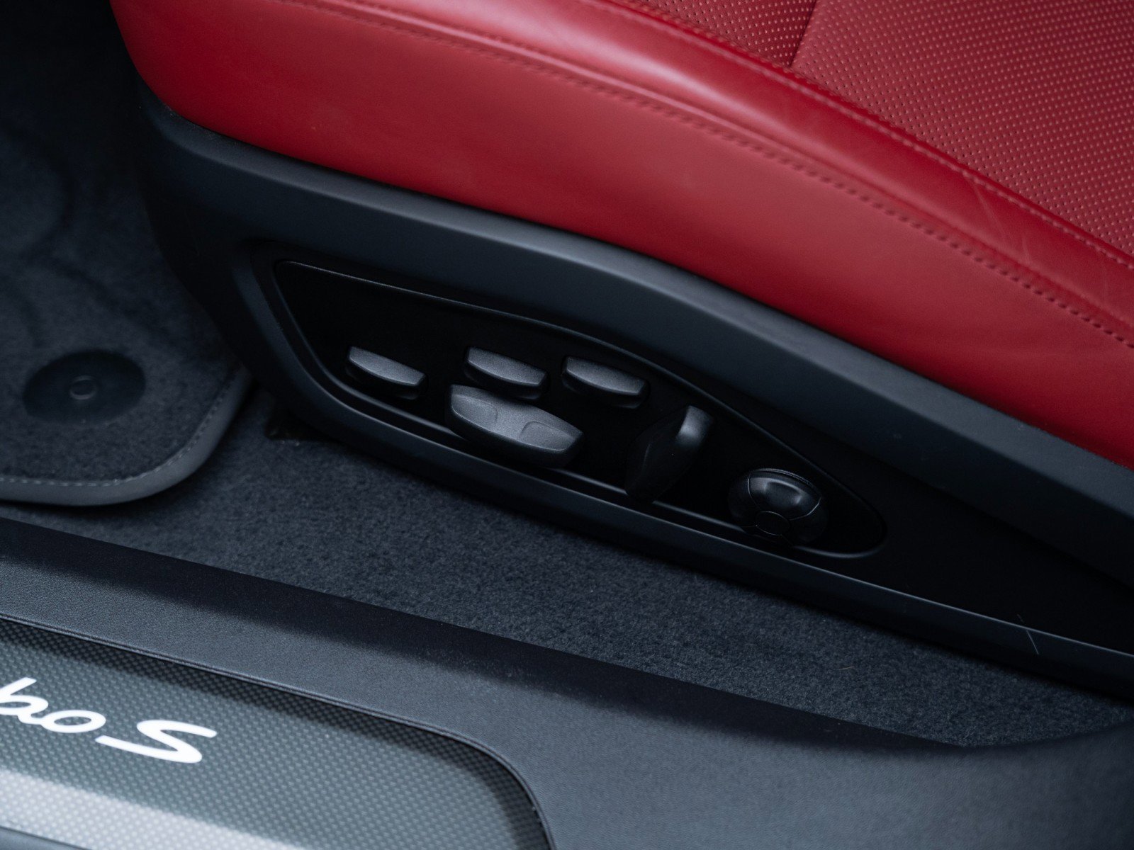 Certified 2022 Porsche Taycan Turbo S image 15