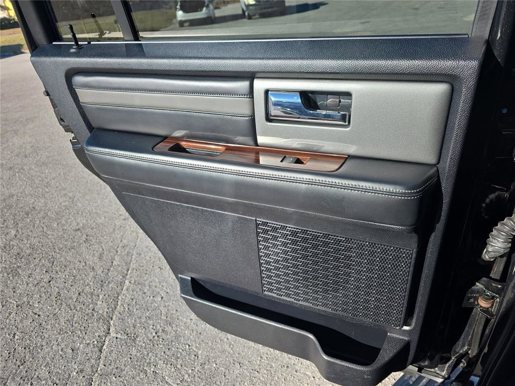 Used 2015 Ford Expedition Platinum image 12