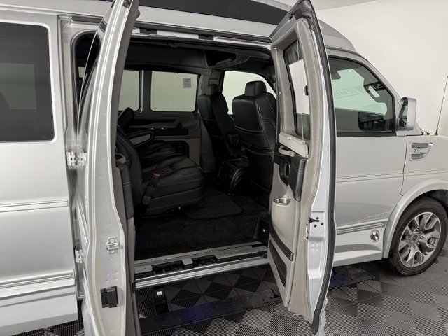 New 2024 Chevrolet Express 2500 Extended image 17