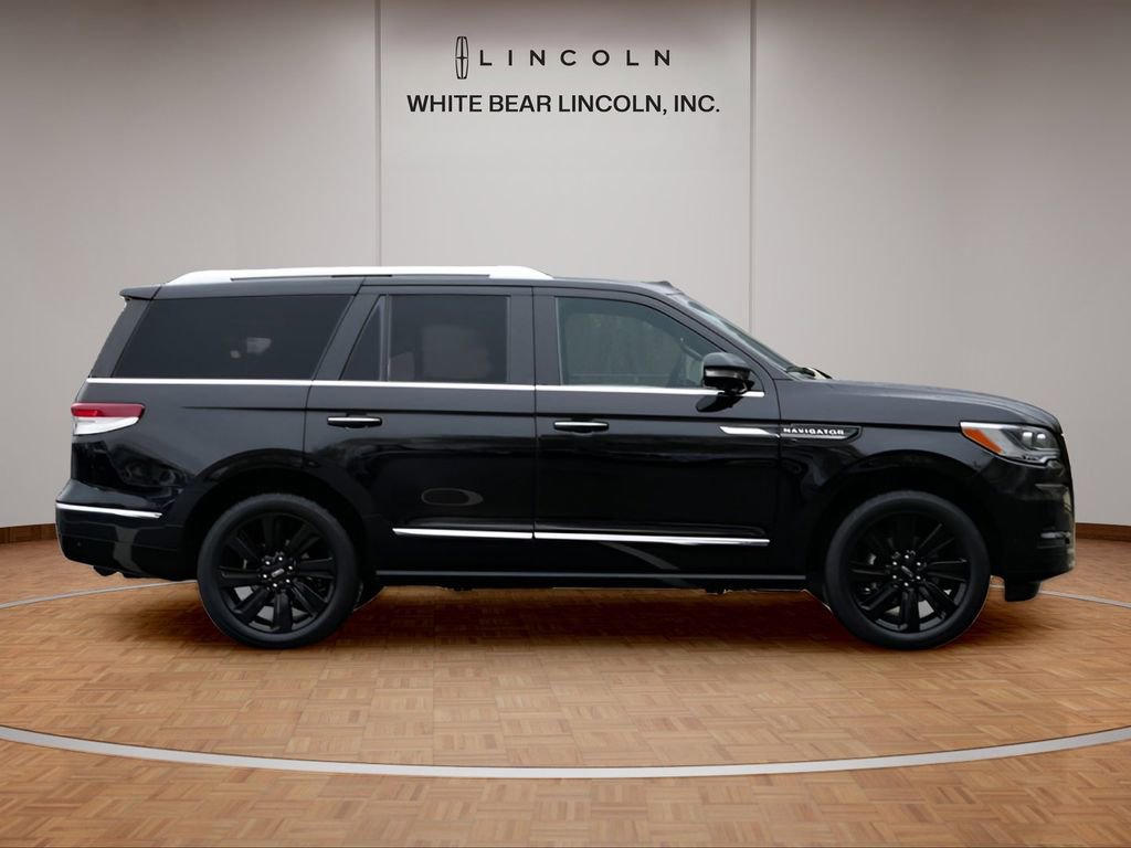 Certified 2023 Lincoln Navigator Reserve AWD/4WD image 4