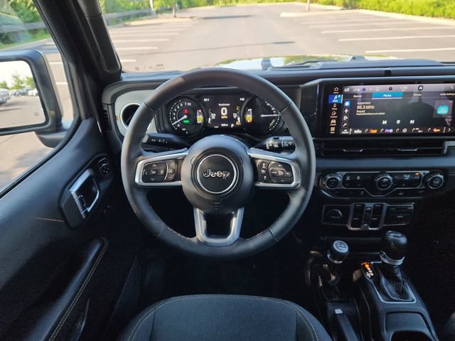 Used 2025 Jeep Wrangler Unlimited Sahara AWD/4WD image 23