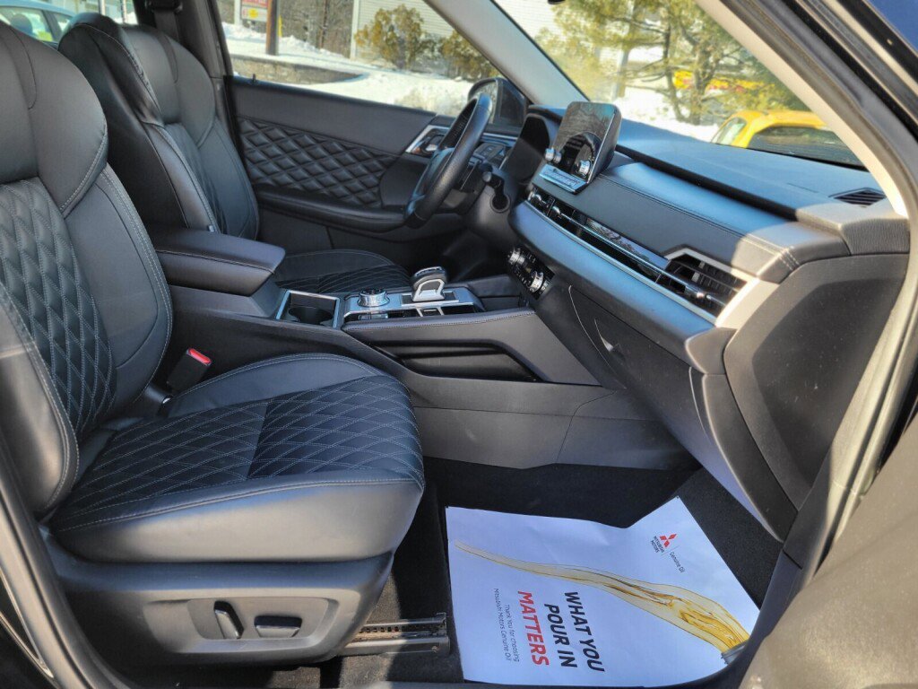 Used 2022 Mitsubishi Outlander SEL image 9