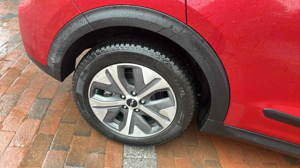 Used 2022 Kia Niro EX Premium w/ Cold Weather Package image 17