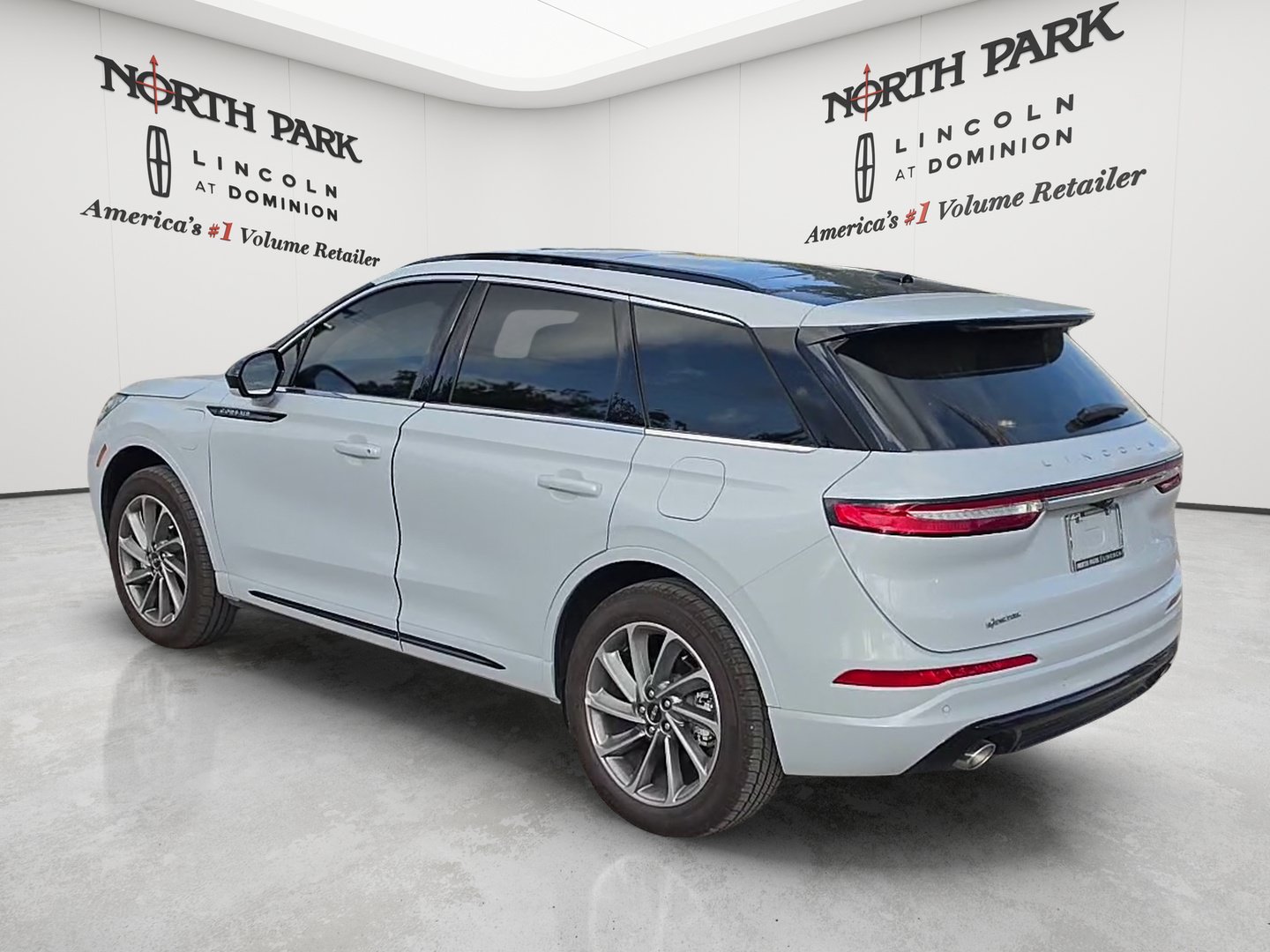 Used 2026 Lincoln Corsair Grand Touring AWD/4WD image 3