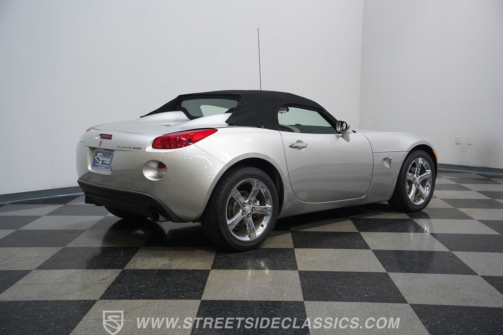 Used 2007 Pontiac Solstice GXP w/ Premium Package RWD image 25