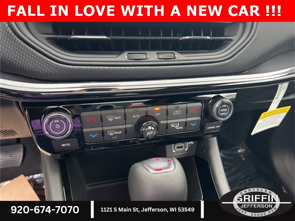 New 2025 Jeep Compass Latitude w/ Sun & Sound Group image 21