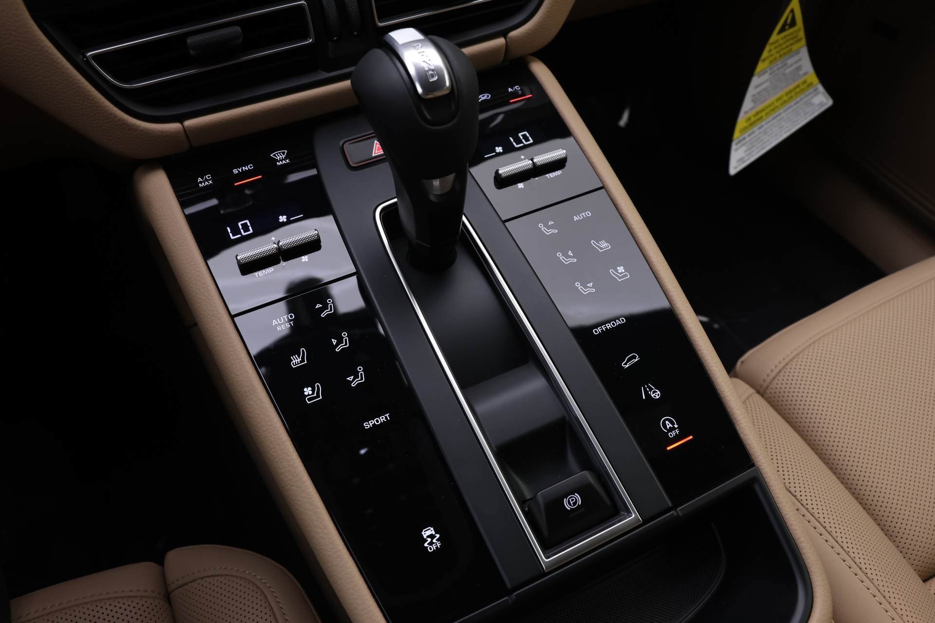 Used 2025 Porsche Macan image 7