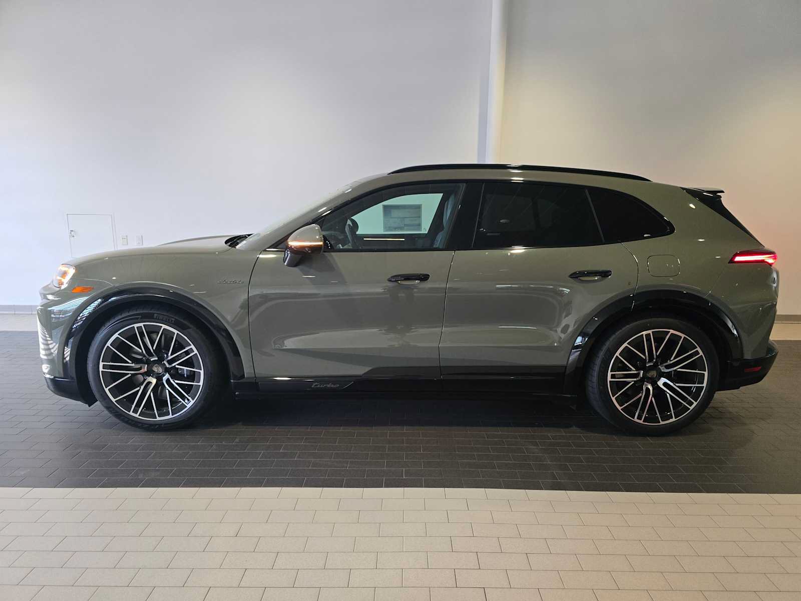 New 2026 Porsche Cayenne Turbo Electric AWD/4WD image 2