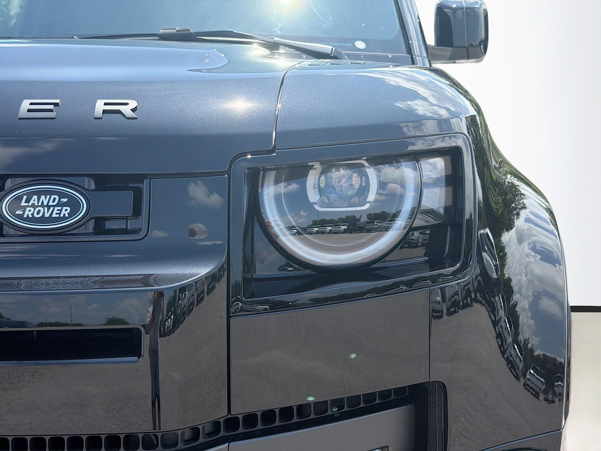 New 2026 Land Rover Defender 130 X-Dynamic SE AWD/4WD image 9