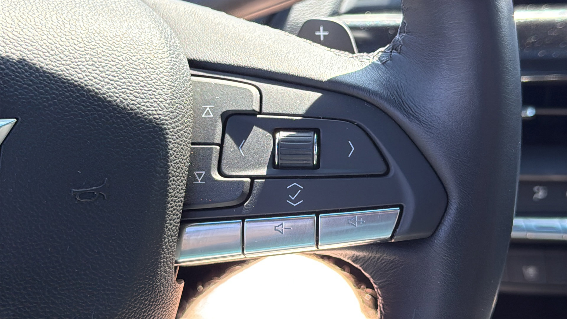 Certified 2022 Cadillac CT4 Premium Luxury AWD/4WD image 17