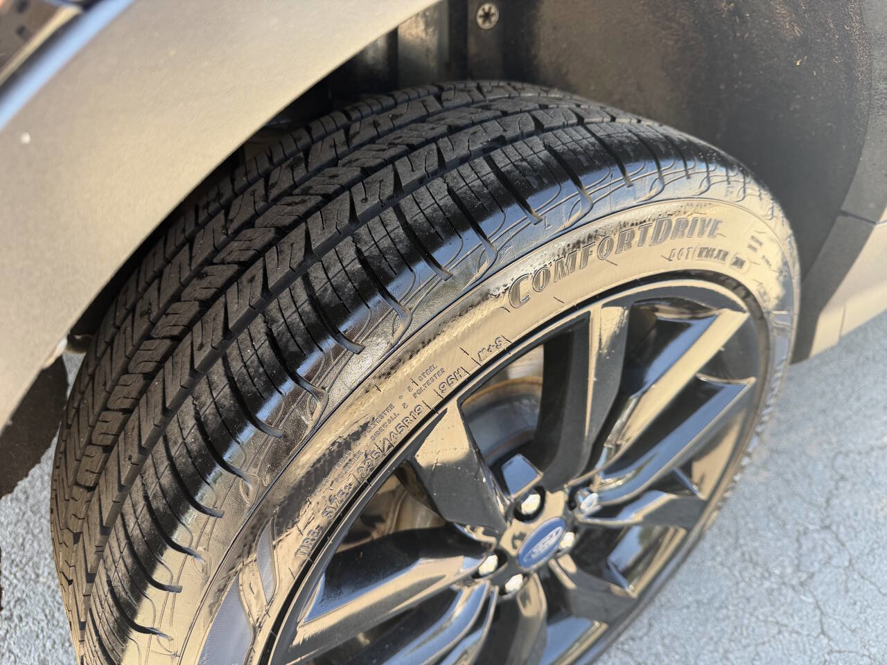 Used 2019 Ford Escape Titanium image 11