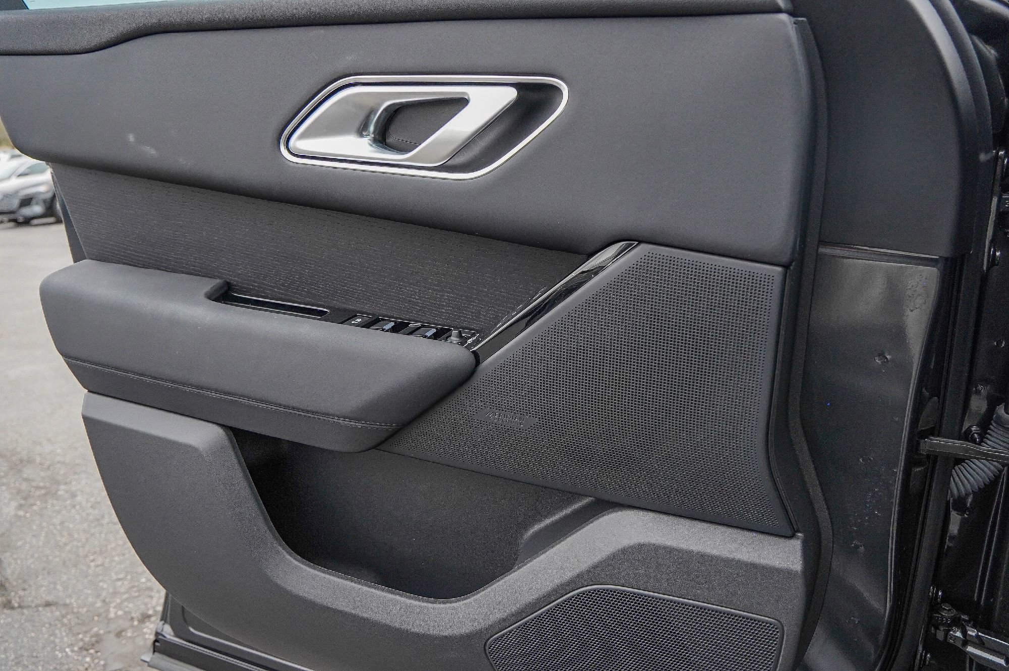 Used 2024 Land Rover Range Rover Velar Dynamic SE image 19