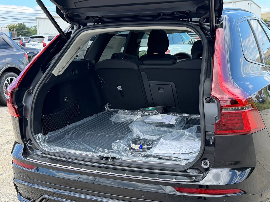 New 2026 Volvo XC60 T8 Plus w/ Protection Package Premier AWD/4WD image 13