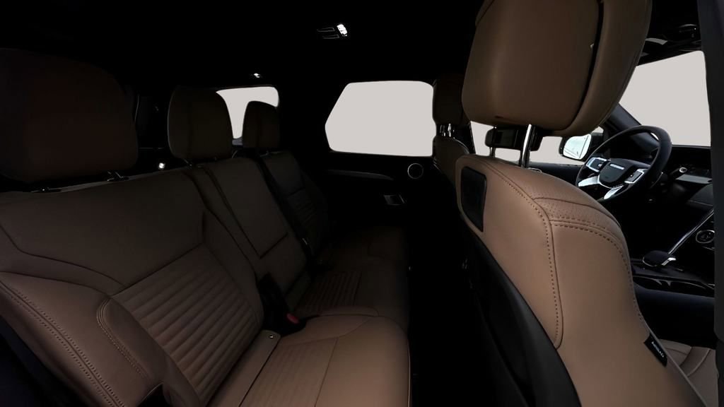 New 2024 Land Rover Discovery Dynamic SE image 16