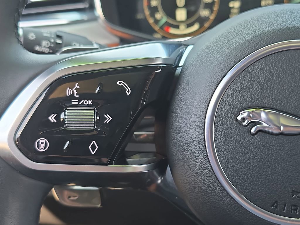 Used 2025 Jaguar F-PACE R-Dynamic S image 17