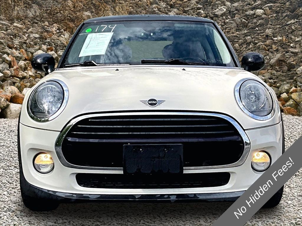 Used 2019 MINI Cooper 2-Door Hardtop w/ Signature Upholstery Package FWD image 3