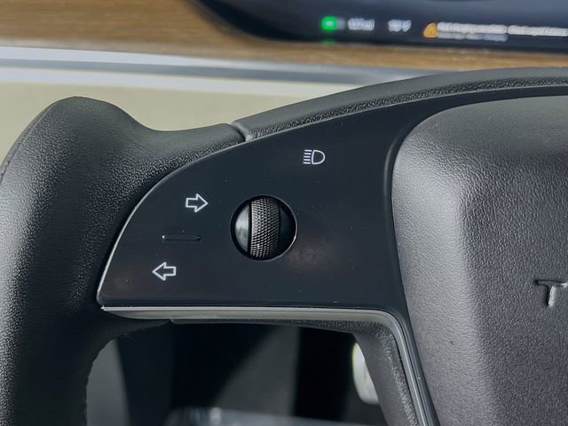 Used 2022 Tesla Model X image 17