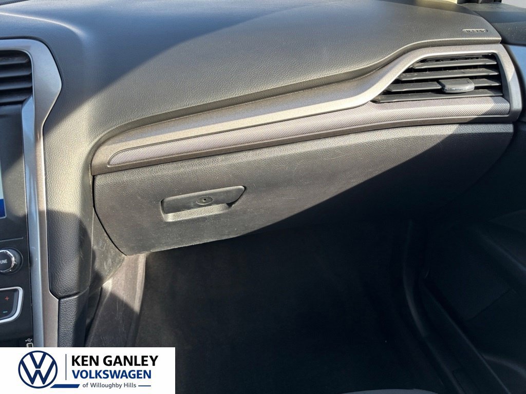 Used 2020 Ford Fusion SE FWD image 16