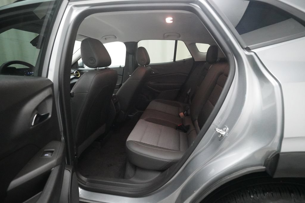Used 2024 Chevrolet Trax LT w/ Driver Confidence Package FWD image 24