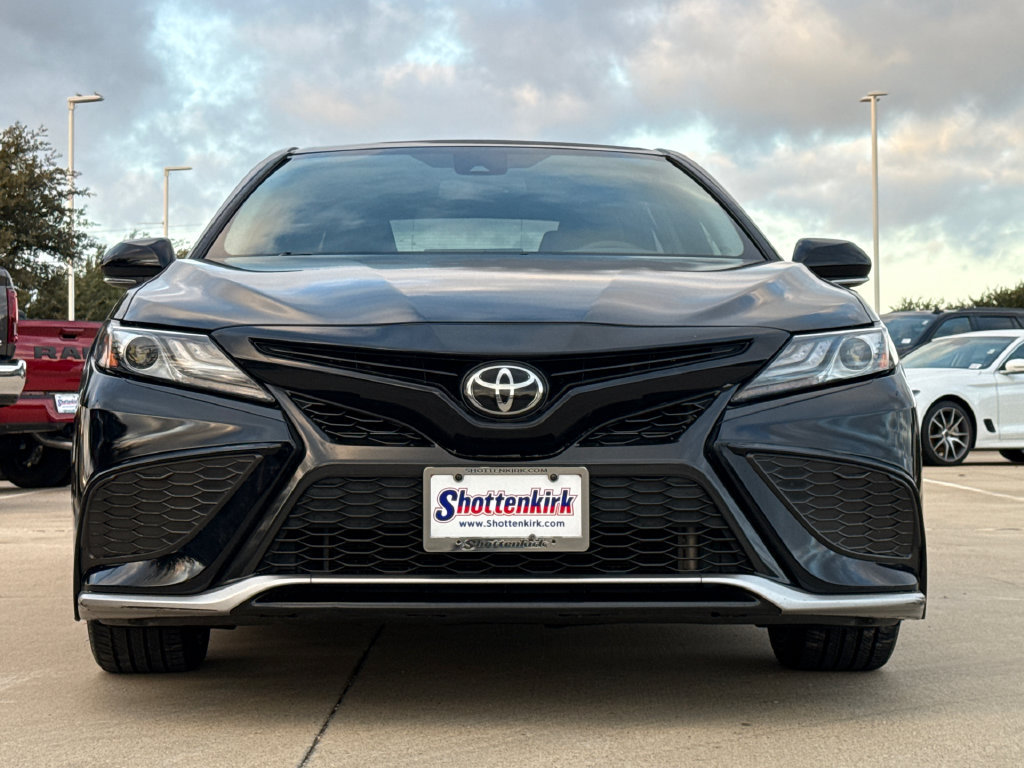 Used 2022 Toyota Camry XSE FWD image 2
