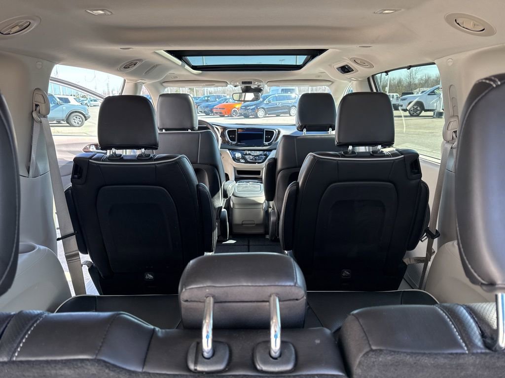 Used 2023 Chrysler Pacifica Limited image 44