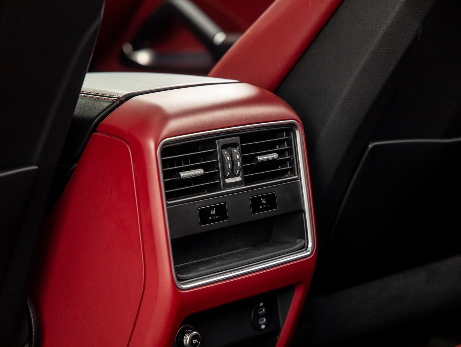 Certified 2023 Porsche Cayenne Turbo AWD/4WD image 38