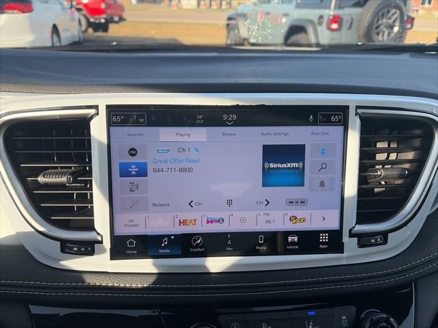 New 2026 Chrysler Pacifica Limited w/ Uconnect Theater Family Group image 21