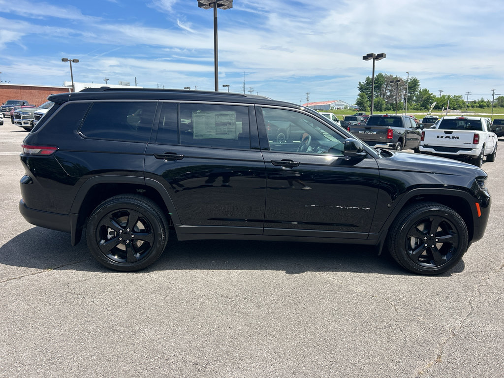 New 2026 Jeep Grand Cherokee L Limited w/ Limited Altitude Package AWD/4WD image 4