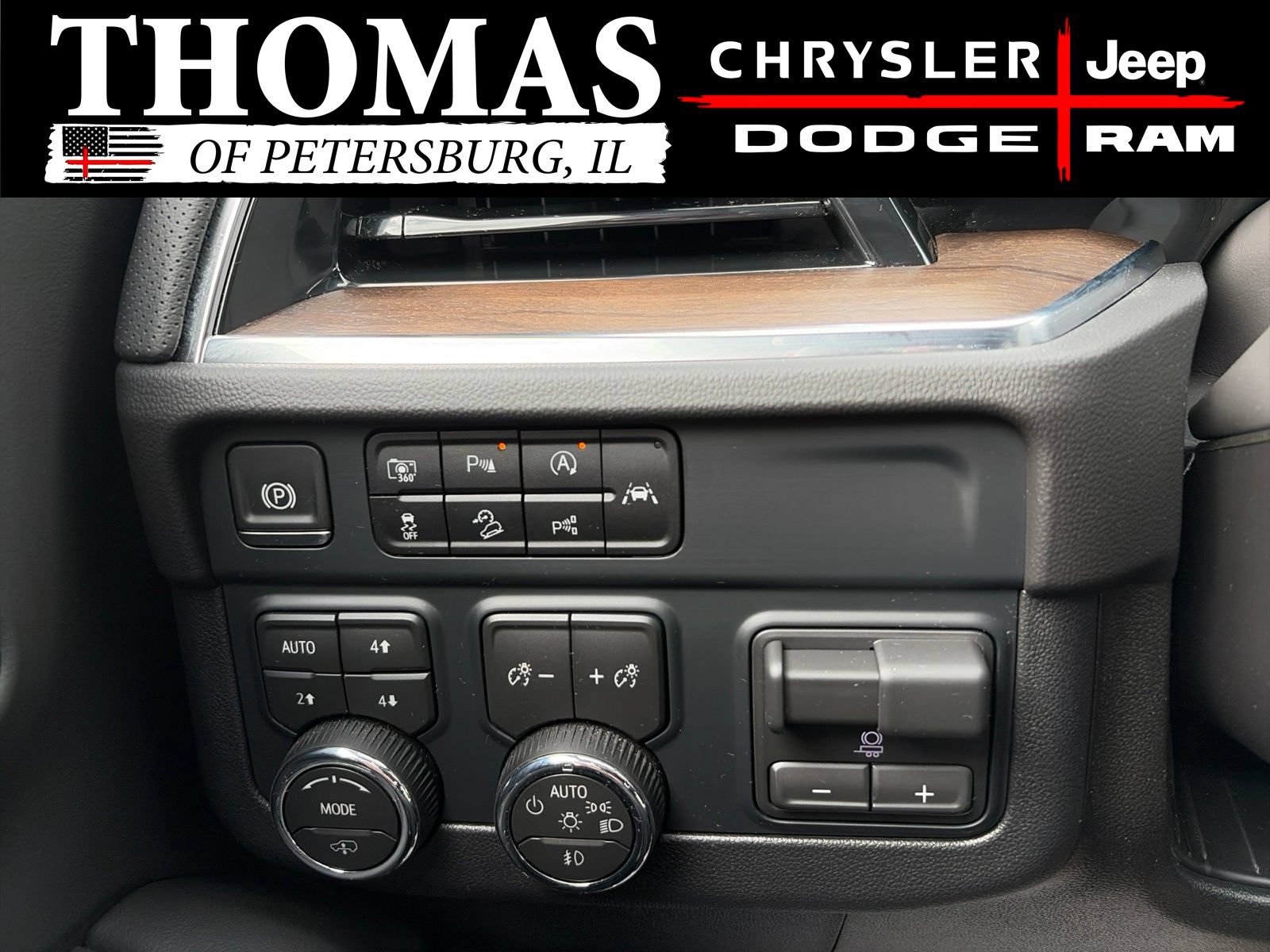 Used 2026 Chevrolet Suburban High Country AWD/4WD image 13
