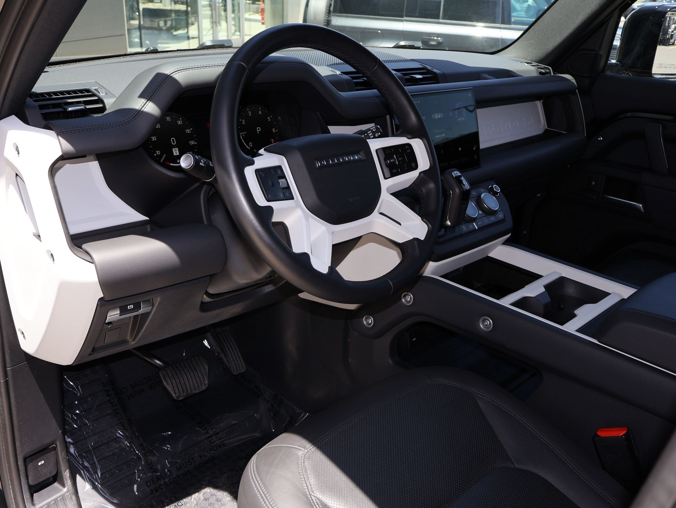 Certified 2025 Land Rover Defender 130 X-Dynamic SE AWD/4WD image 14