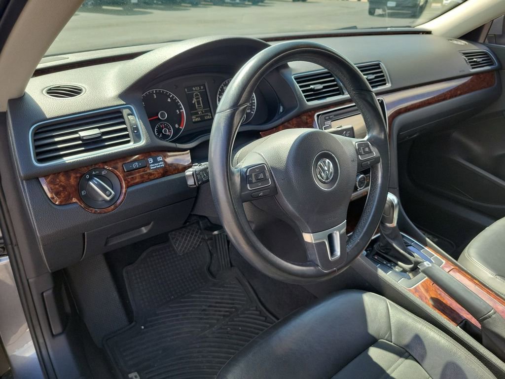 Used 2012 Volkswagen Passat TDI SEL Premium FWD image 10
