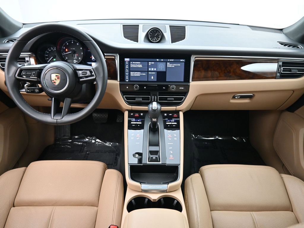 Certified 2023 Porsche Macan AWD/4WD image 6