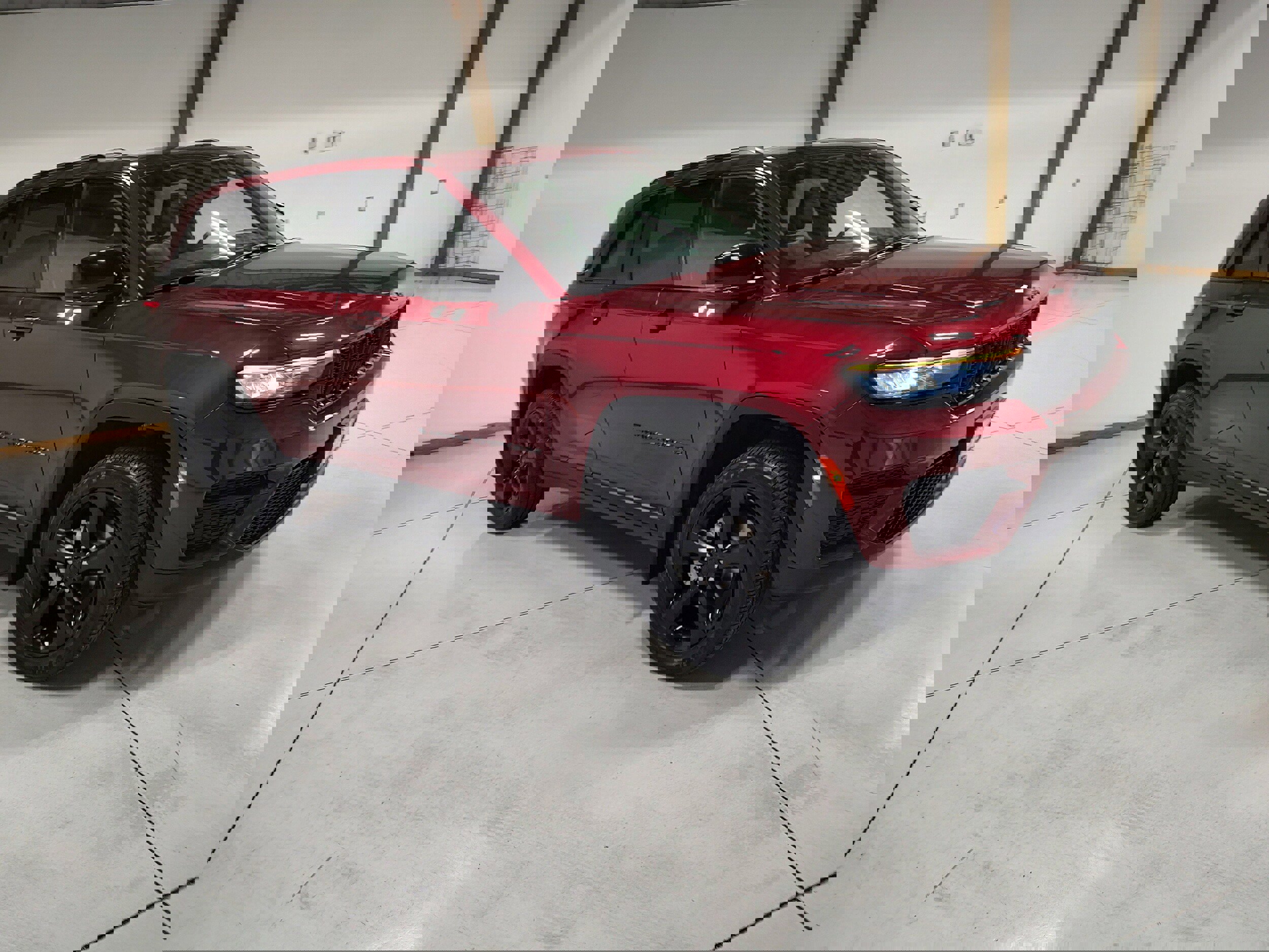 Used 2023 Jeep Grand Cherokee Altitude image 2