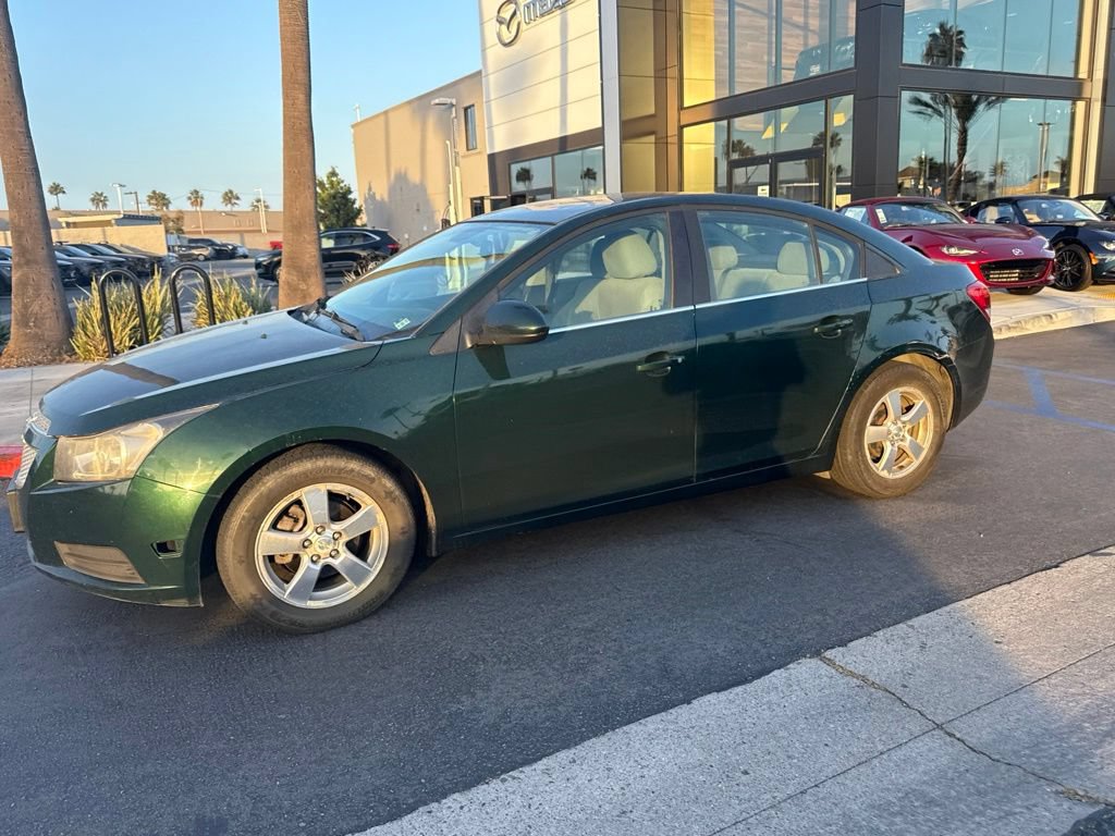 Used 2014 Chevrolet Cruze LT w/ Technology Package FWD image 4