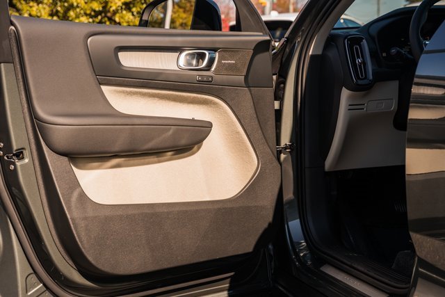 New 2026 Volvo XC40 B5 Ultra w/ Protection Package Premier image 38