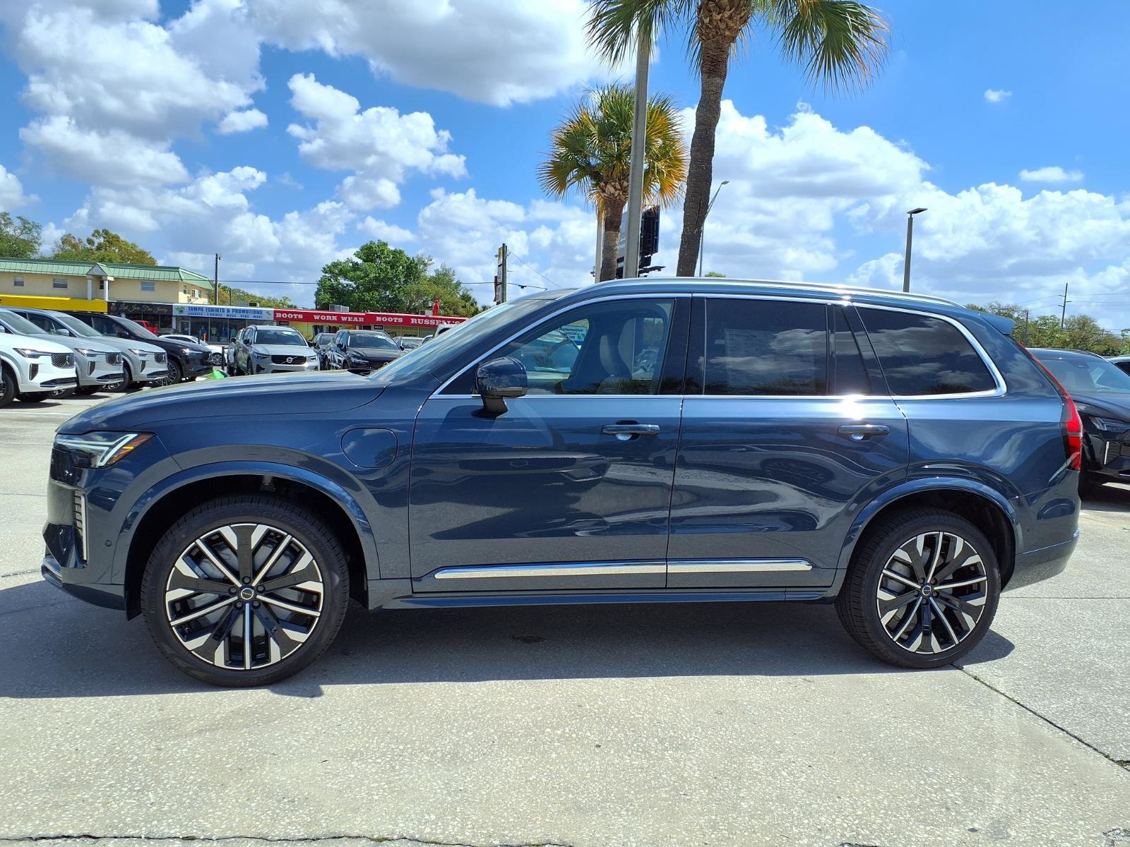 New 2026 Volvo XC90 T8 Ultra w/ Protection Package Premier image 4