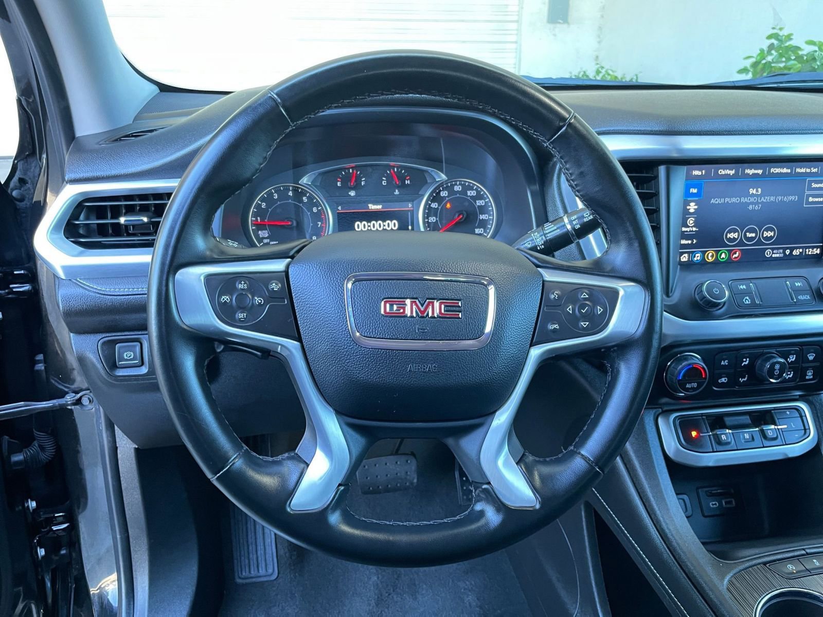 Used 2023 GMC Acadia SLT image 30