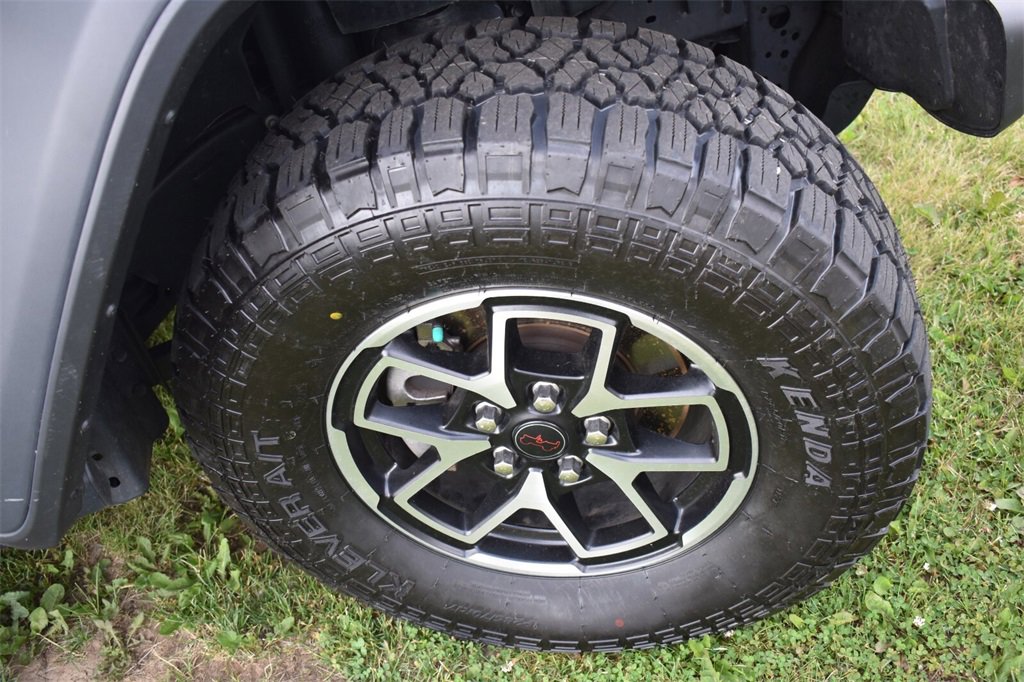 Used 2024 Jeep Wrangler Unlimited Rubicon w/ Technology Group image 14