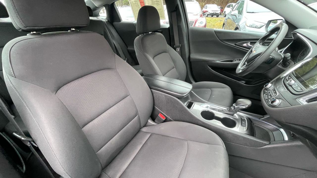 Used 2021 Chevrolet Malibu LT image 28