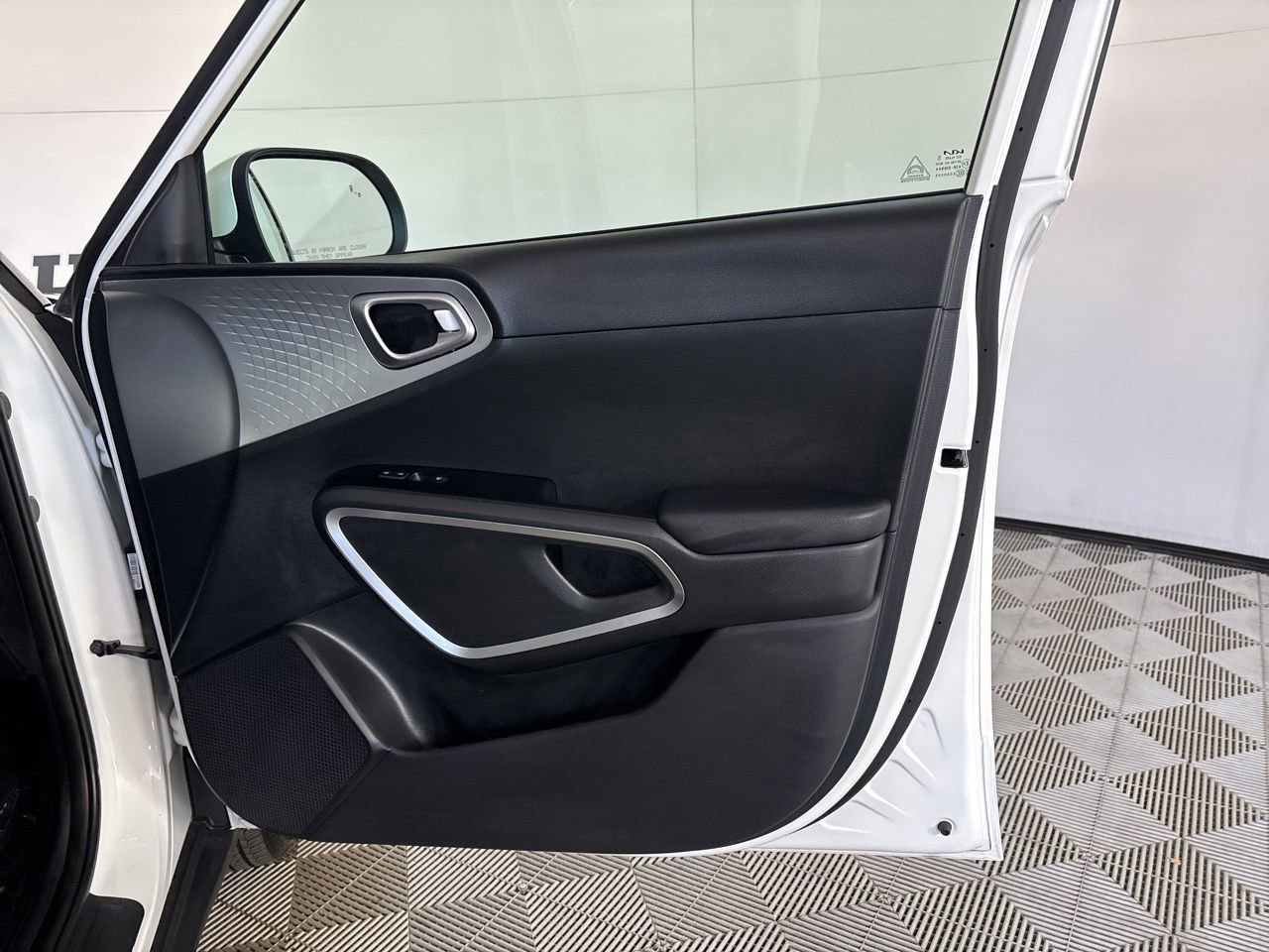 Used 2025 Kia Soul LX w/ LX Technology Package image 25