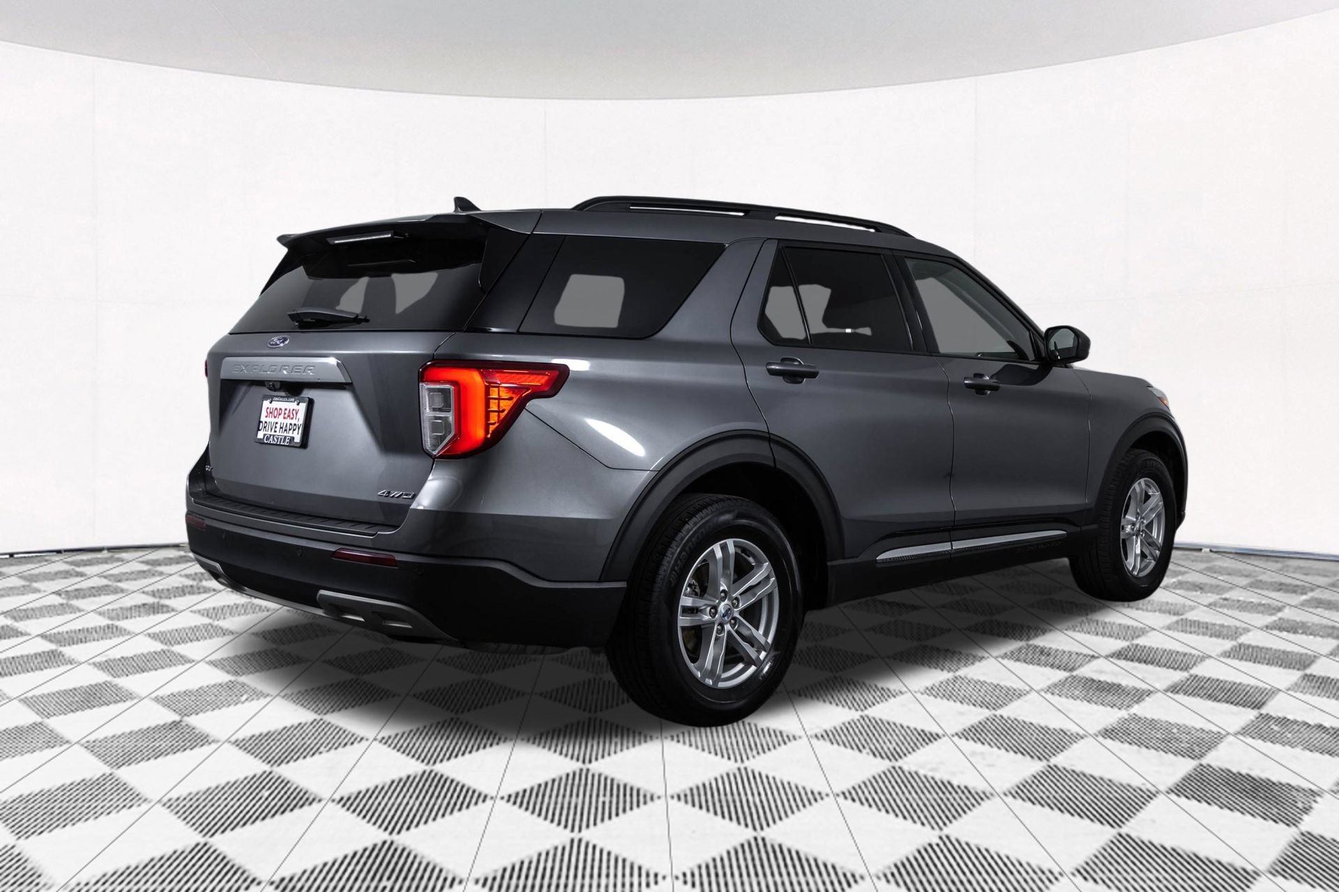 Used 2021 Ford Explorer XLT w/ Equipment Group 202A AWD/4WD image 18