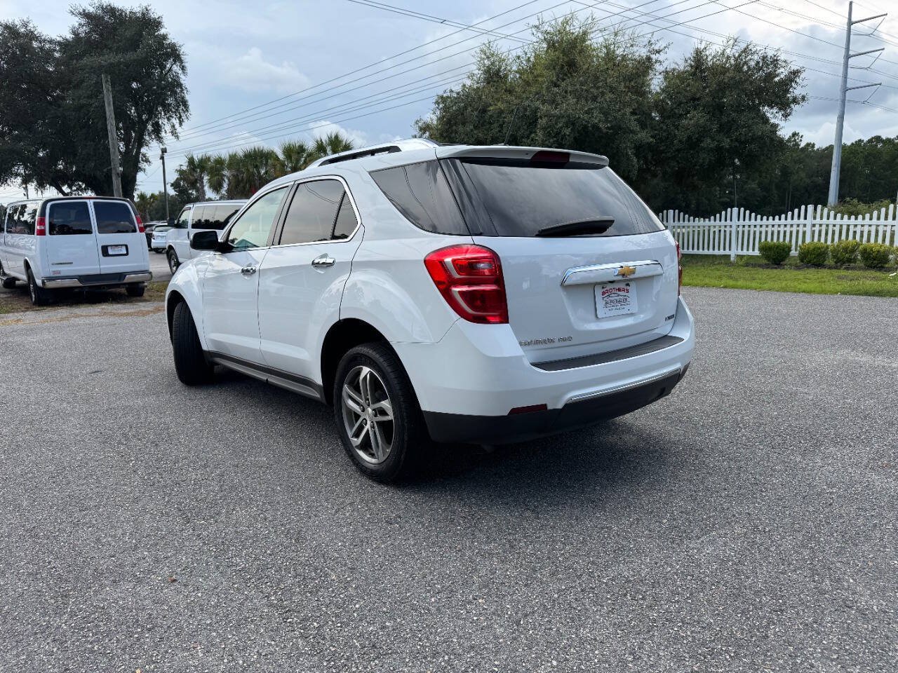 Used 2017 Chevrolet Equinox Premier w/ Enhanced Convenience Package AWD/4WD image 5
