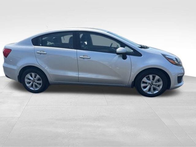 Used 2017 Kia Rio LX w/ Power Package FWD image 2
