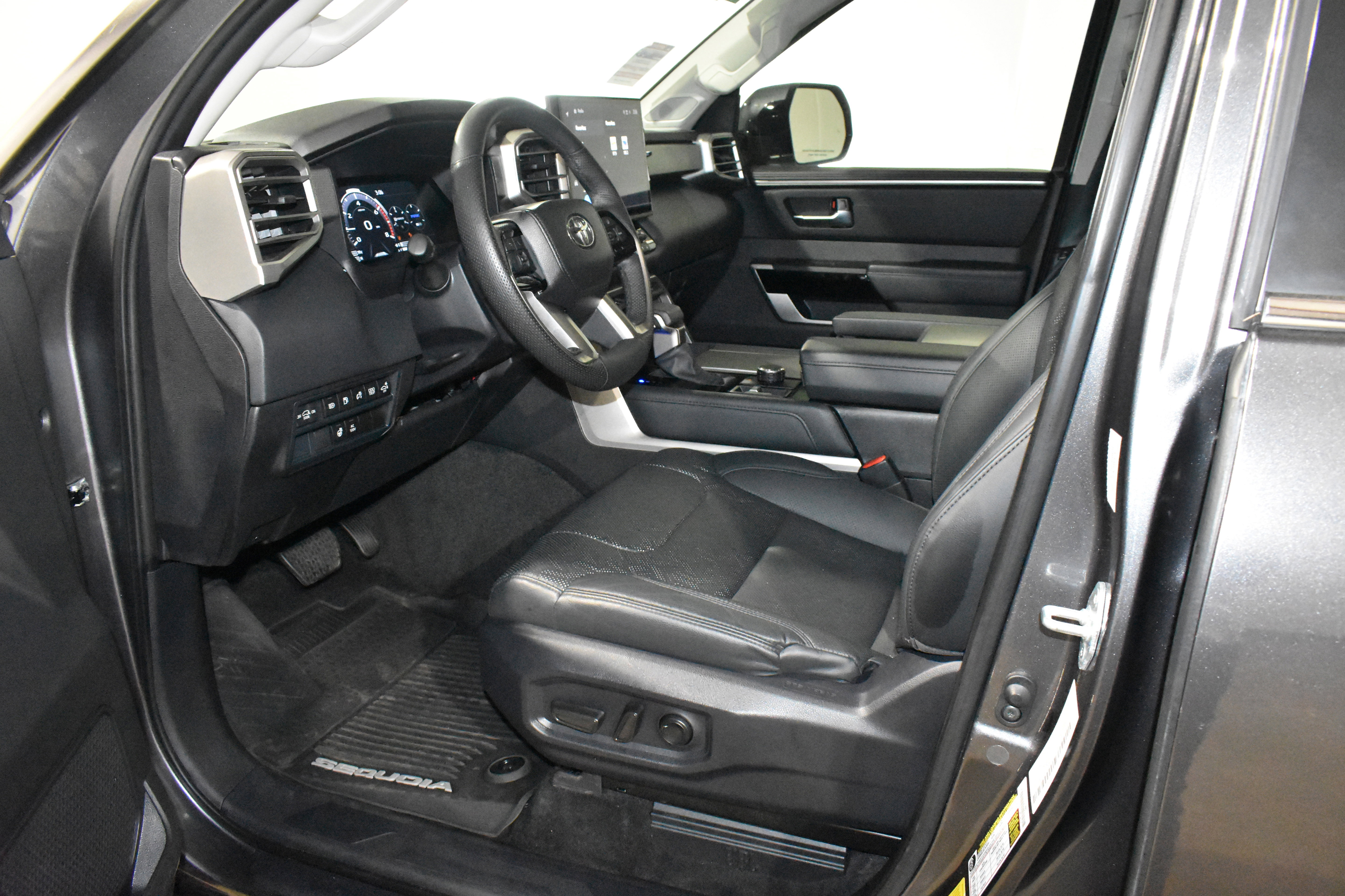 Used 2024 Toyota Sequoia 4WD image 23
